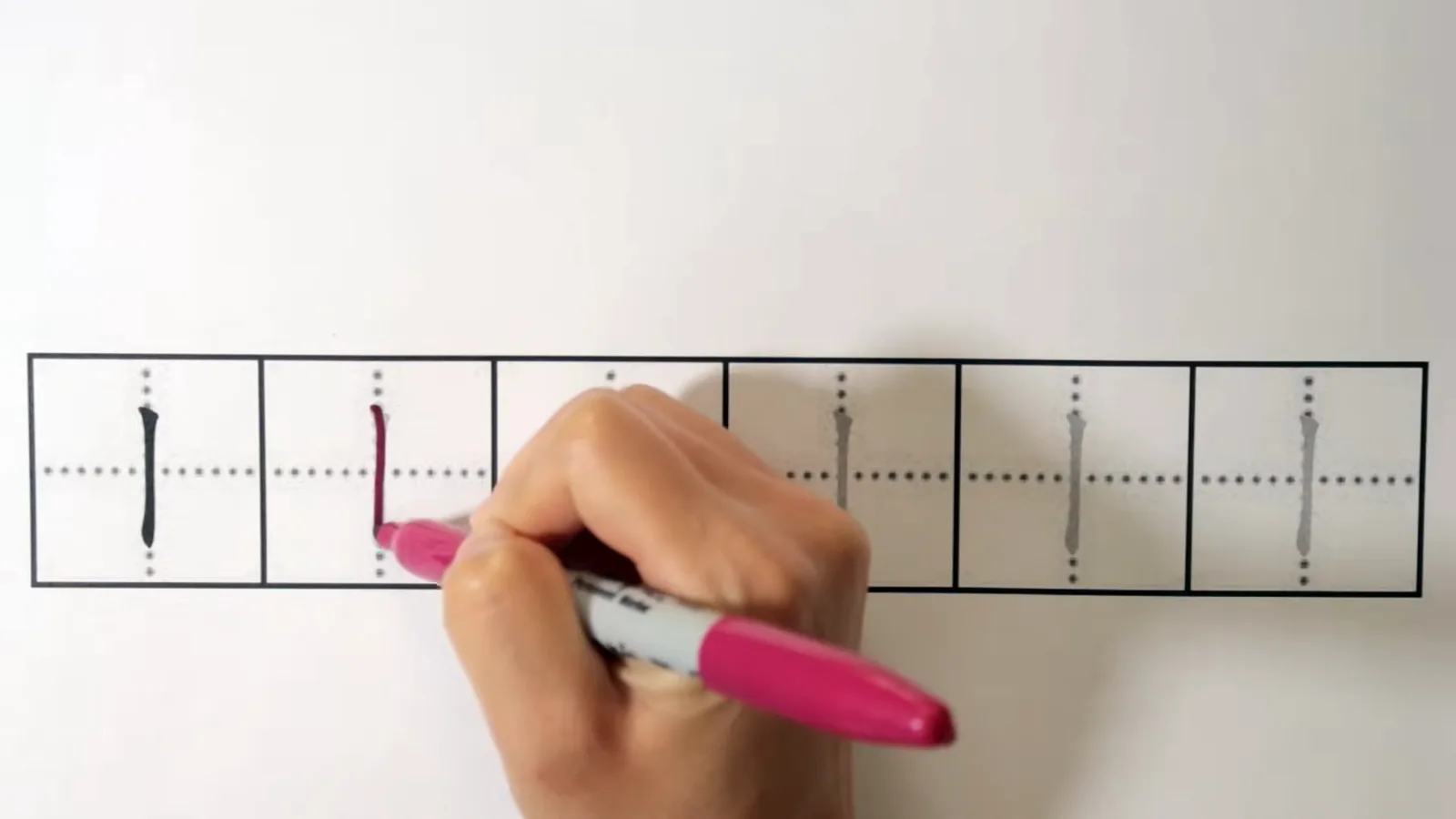 The vertical stroke shù drawn top to bottom in a suspended-needle style with a downward arrow marking the writing direction on the lesson screen
